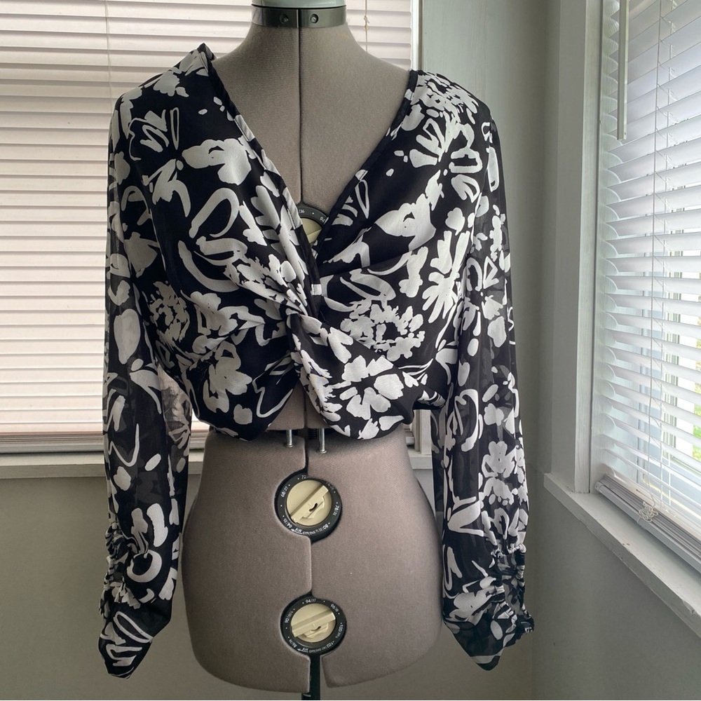 WISHING WAVES Women's Floral Cropped Blouse Long Sleeve Size M